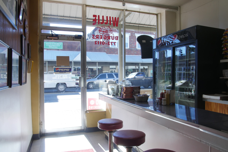 WillieBurger--InsideWindowwithBooths